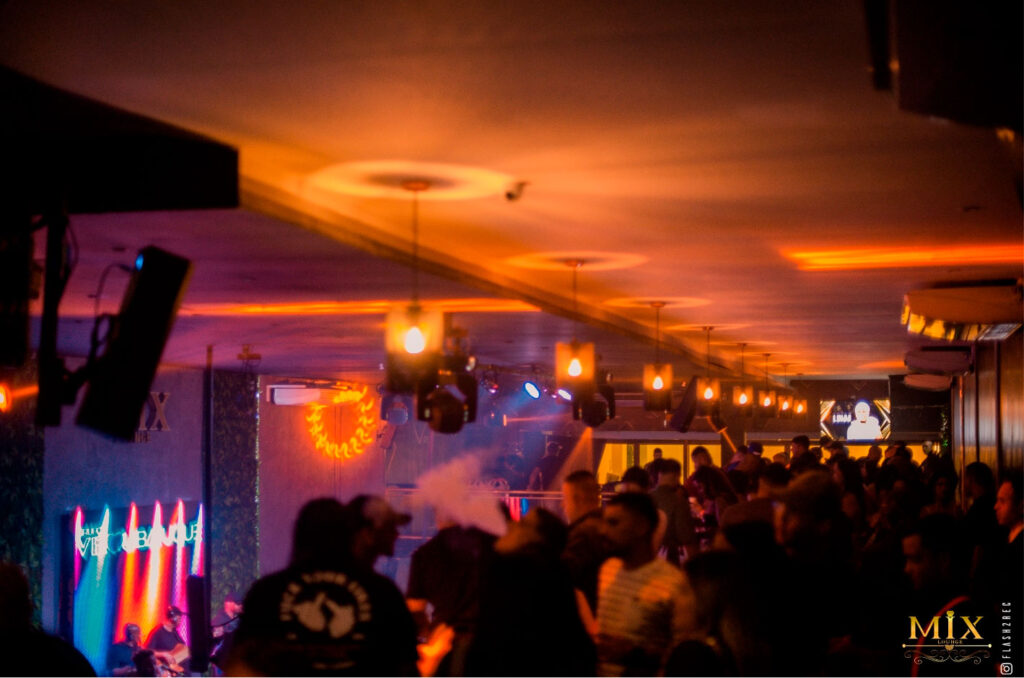 Ambiente climatizado no Mix Lounge