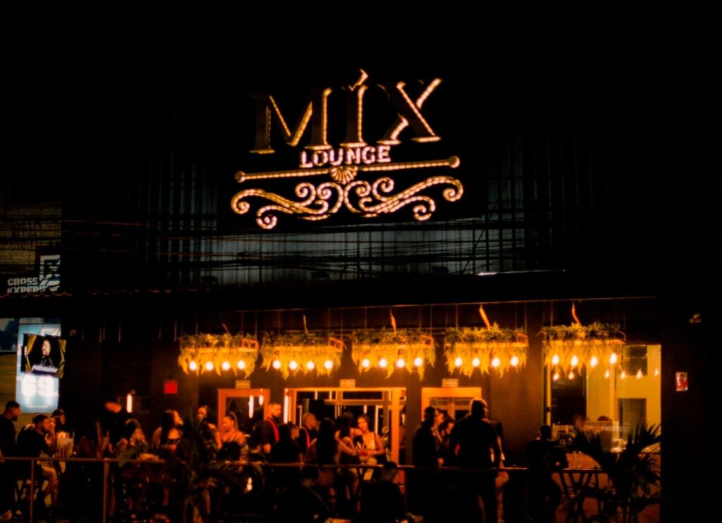 Fachada da Mix Lounge